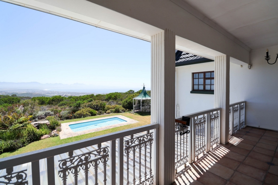 10 Bedroom Property for Sale in Aalwyndal Western Cape